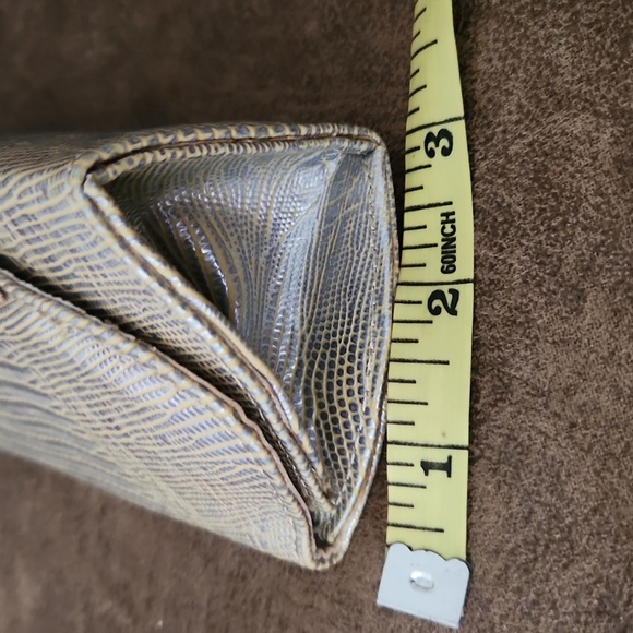 Judith Leiber Gold Snakeskin Print Eye Glass Holder Or Clutch - Picture 9 of 10